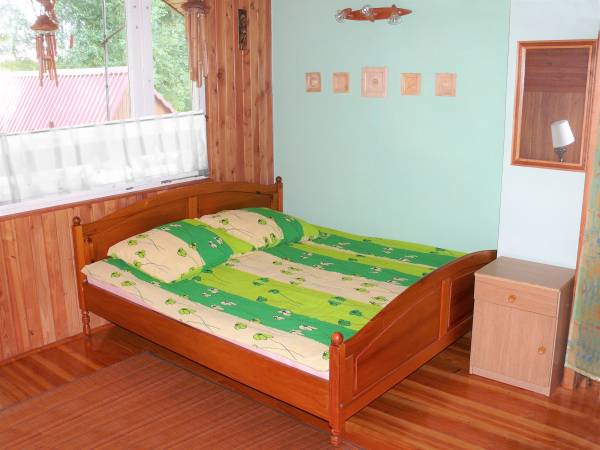 Pokój A (3-osobowy) na piętrze od strony lasu z dużym balkonem