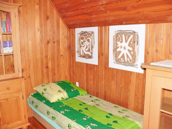 Pokój A (3-osobowy) na piętrze od strony lasu z dużym balkonem