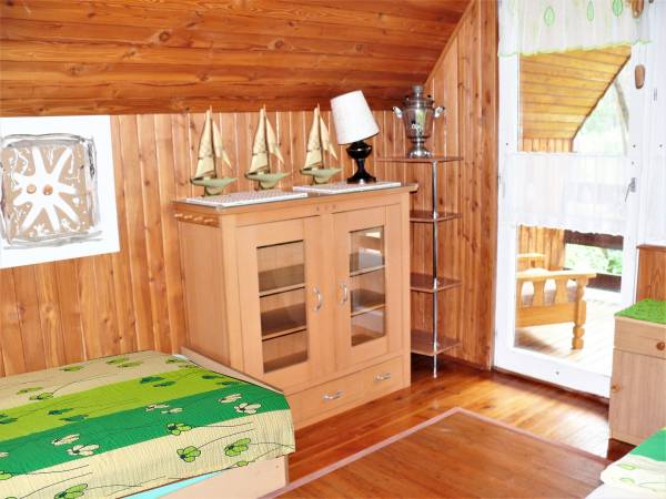 Pokój A (3-osobowy) na piętrze od strony lasu z dużym balkonem