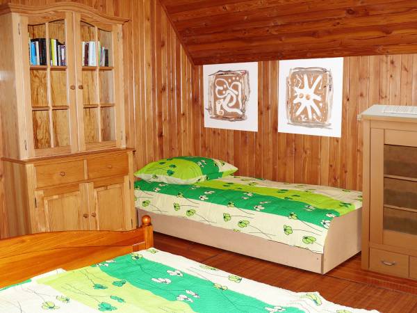 Pokój A (3-osobowy) na piętrze od strony lasu z dużym balkonem