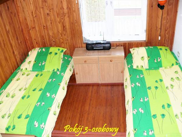 Pokój C ( 3-osobowy) na piętrze od strony ulicy