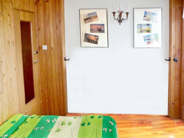 Pokój D ( 3-osobowy) na piętrze, od strony ulicy z balkonem