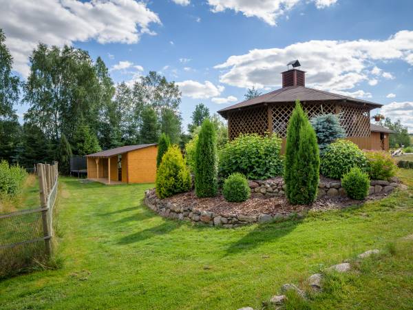 Pokoje i domki przy Leśniczówce