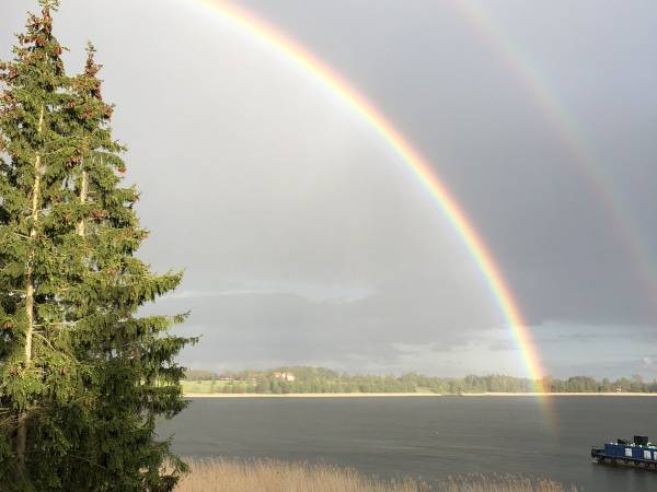 Ryn Lake Resort - z własną prywatną plażą 