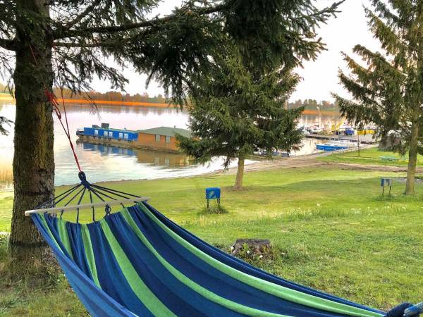 Ryn Lake Resort - z własną prywatną plażą 