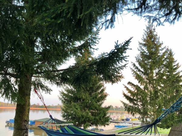 Ryn Lake Resort - z własną prywatną plażą 