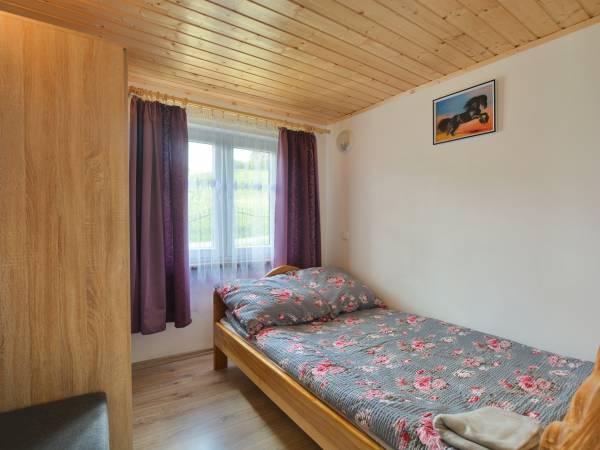 DOMKI i pokoje nad Jeziorem Solińskim