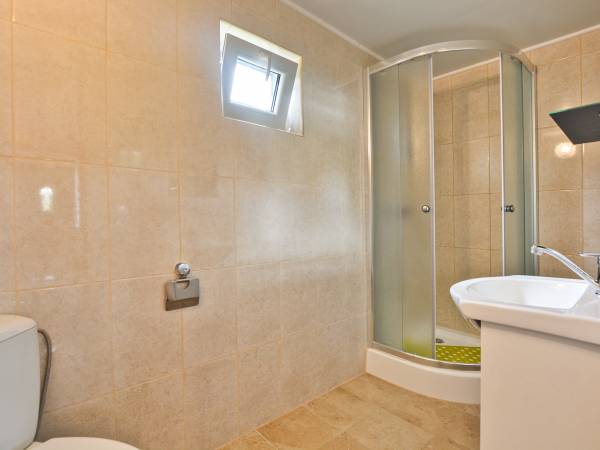 DOMKI i pokoje nad Jeziorem Solińskim