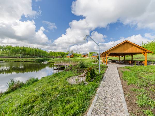Domki nad jeziorem Ołów z własnym stawem 