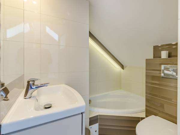 pokój 3osobowy łazienka