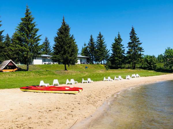 Ryn Lake Resort - z własną prywatną plażą 