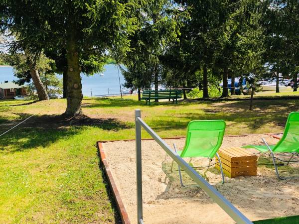 Ryn Lake Resort - z własną prywatną plażą 