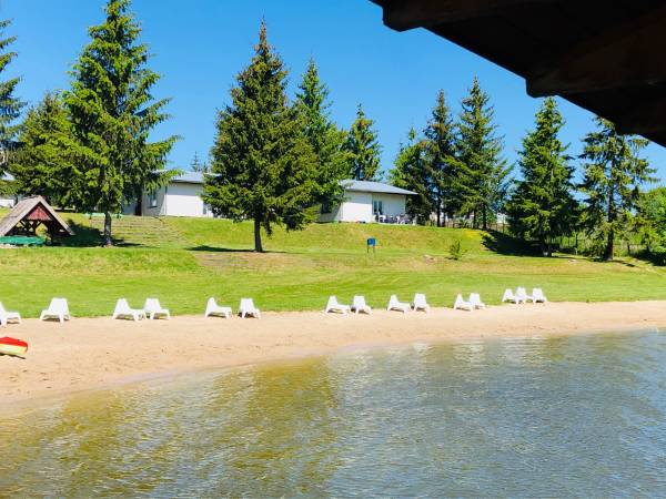 Ryn Lake Resort - z własną prywatną plażą 