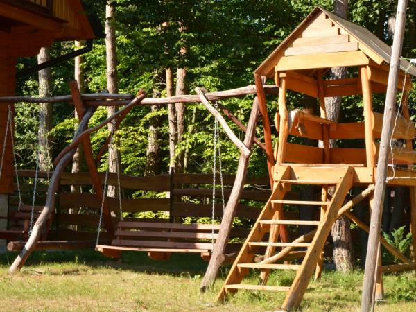 Huśtawka i domek dla dzieci
