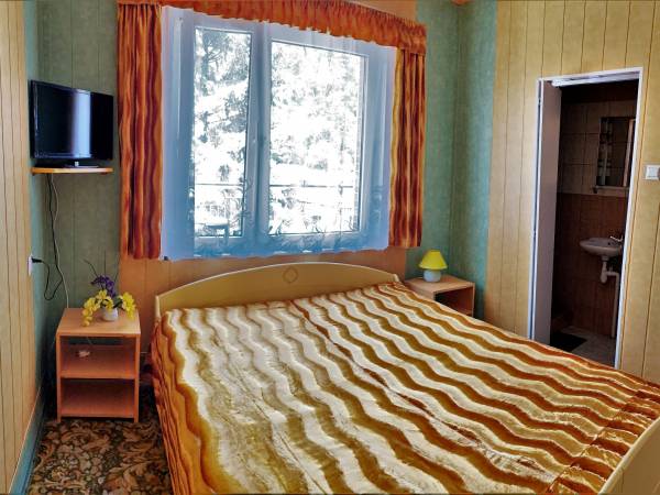 Pokój 2-os. nr 5 z łazienką (piętro)