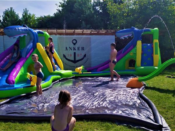 atrakcyjne zjeżdżanie z wodą