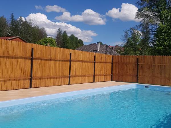 Basen z podgrzewaną wodą