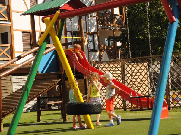 plac zabaw, dziedziniec