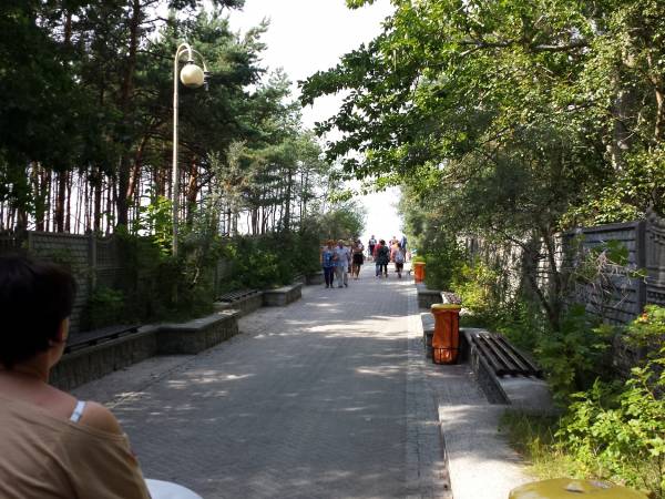 alejka na plażę. Apartamenty 80m od morza