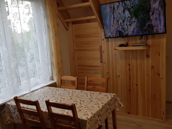 Ścianka medialna w domku nr 4