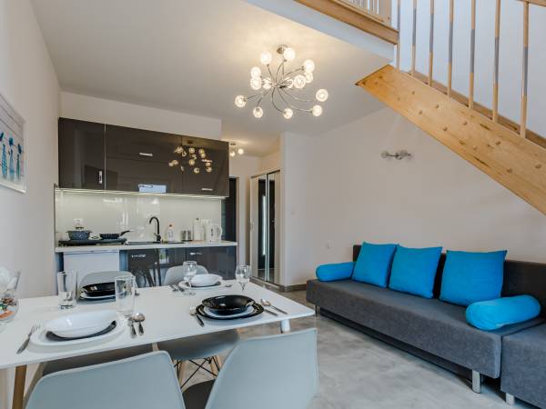 Pokój czteroosobowy z antresolą. 