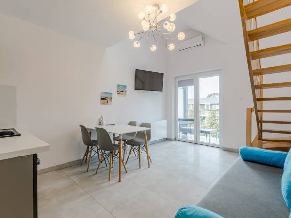 Pokój czteroosobowy z antresolą.