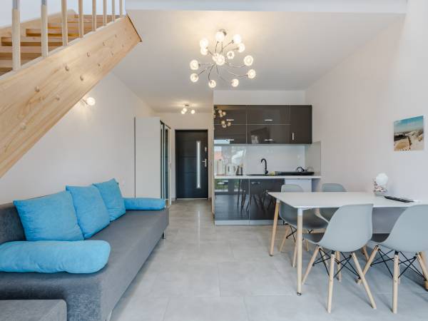 Pokój czteroosobowy z antresolą.