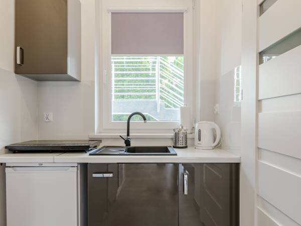 Aneks kuchenny pokoju trzyosobowego.