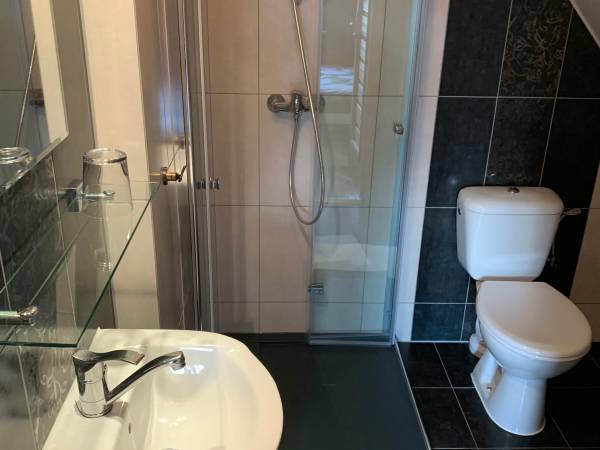 Mieszkanie nr5, Pokój dzienny, łazienka