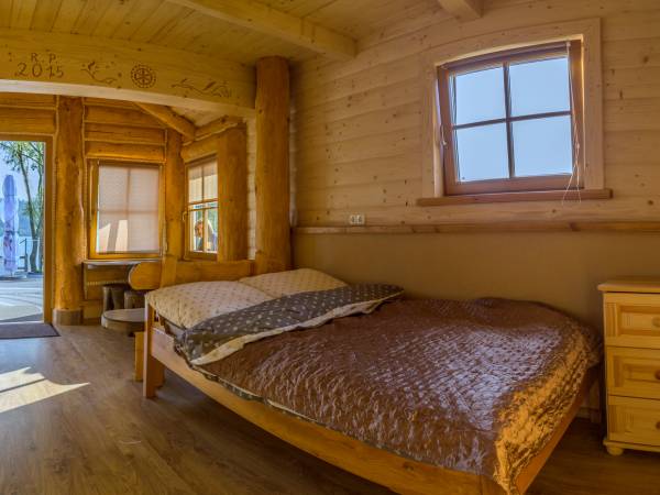 pokój dwuosobowy w domku