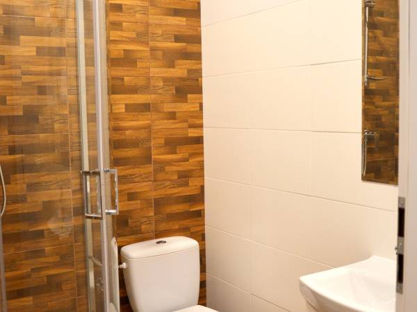 łazienka w pokojach