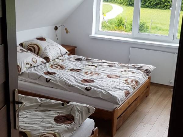 Sypialnia 3-osobowa z widokiem na góry orlickie