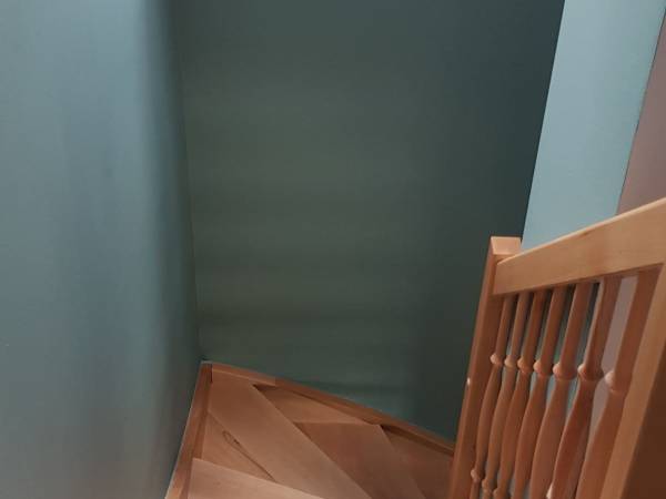 Zejście do salonu i kuchni