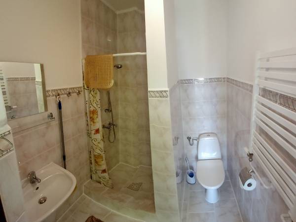 Łazienka pokoju 3-osobowego