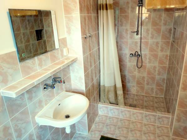 Łazienka pokoju 2-osobowego