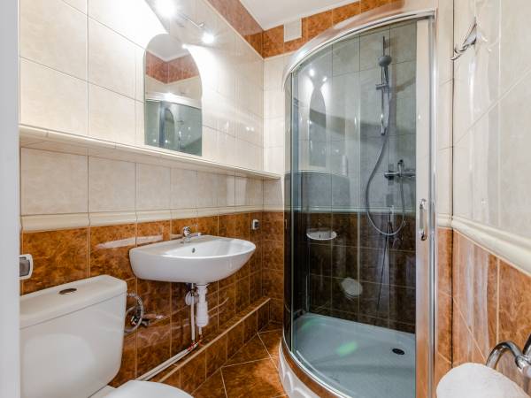 łazienka do pokoju 4osobowego na 1piętrze bez balkonu