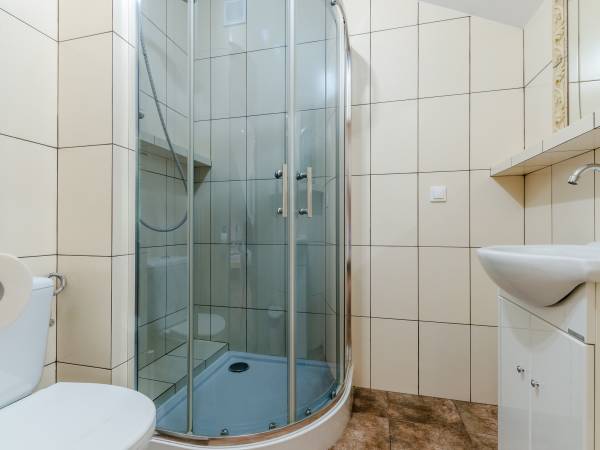 łazienka do pokoju 4osobowego na 2piętrze