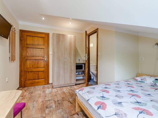 pokój 1 lub 2osobowy bez balkonu na 2 piętrze