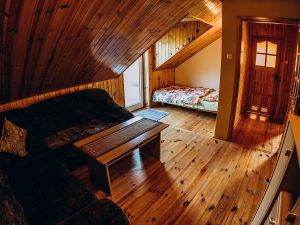 sypialnia z balkonem