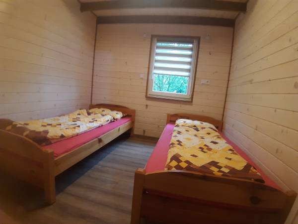 Sypialnia -domek drewniany.