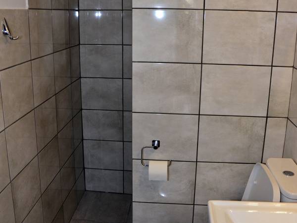 łazienka w pokoju 4 osobowym