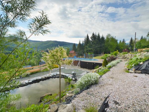 Nad Koroną z Jacuzzi domki i pokoje