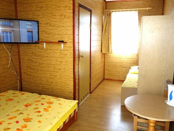 pokój 3 osobowy (1 podwójne łóżko i 1 pojedyncze)