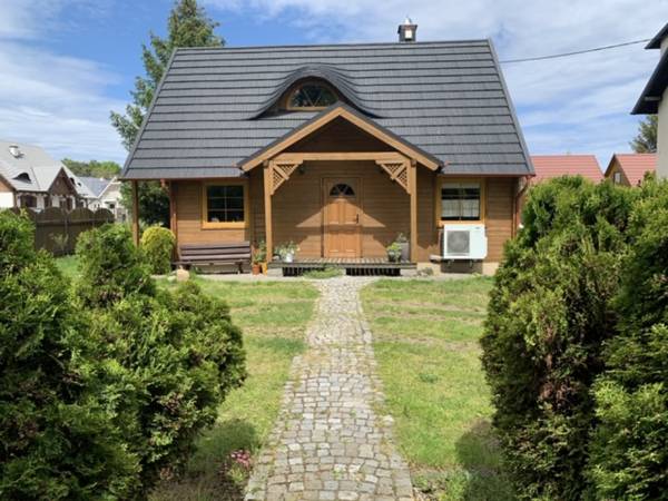 Duży dom (dwa apartamenty)