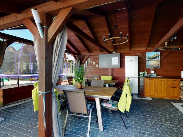 ALTANA Z LETNIĄ KUCHNIĄ I GRILLEM