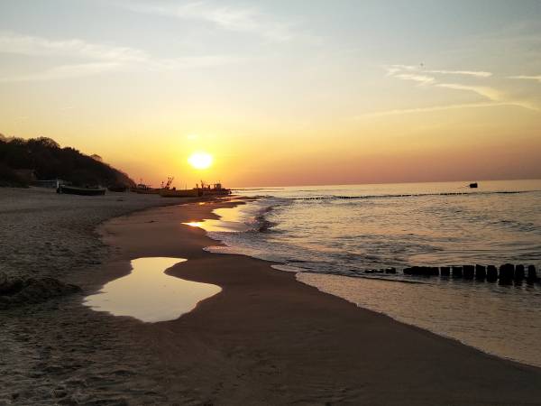 zachód słońca, plażą w Rewalu