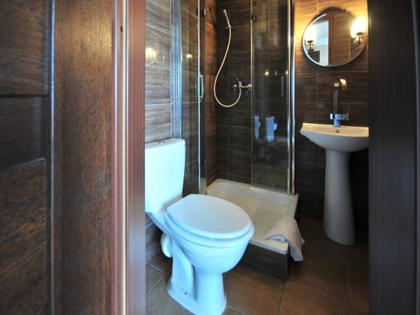 łazienką pokoju4 os