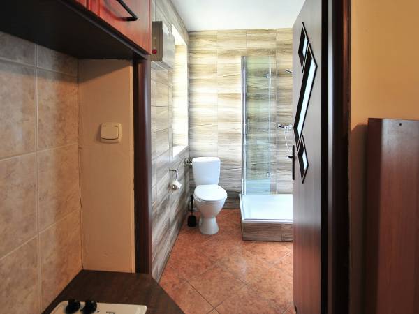 łazienką pokoju 2 os