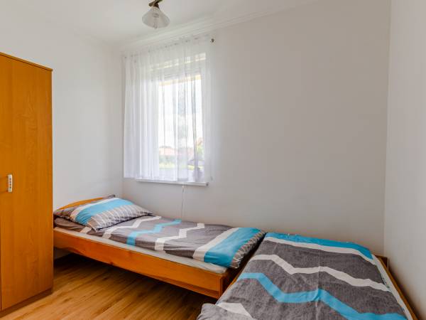 sypialnia w apartamencie na parterze