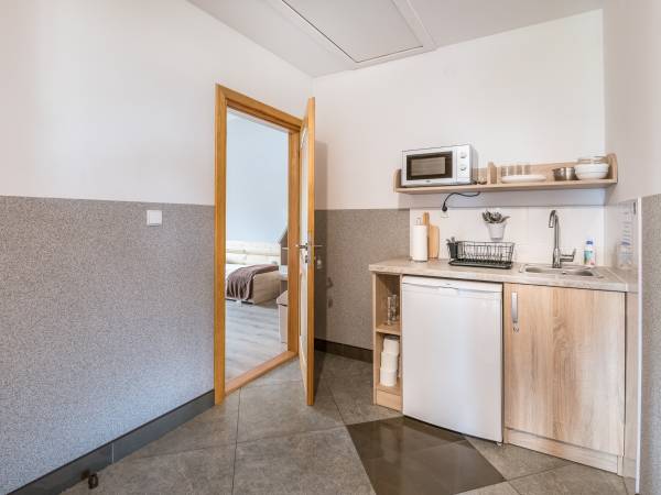 Wejście do pokoju nr 10, Aneks ogólny